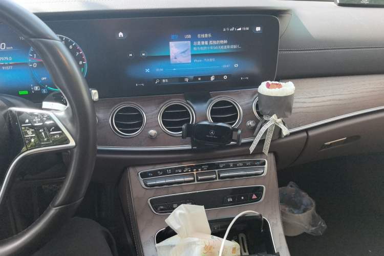 Used Mercedes-Benz E-Class New Energy 2022 Facelift E 350 e L Plug-in Hybrid Sedan Audio And AC Panel