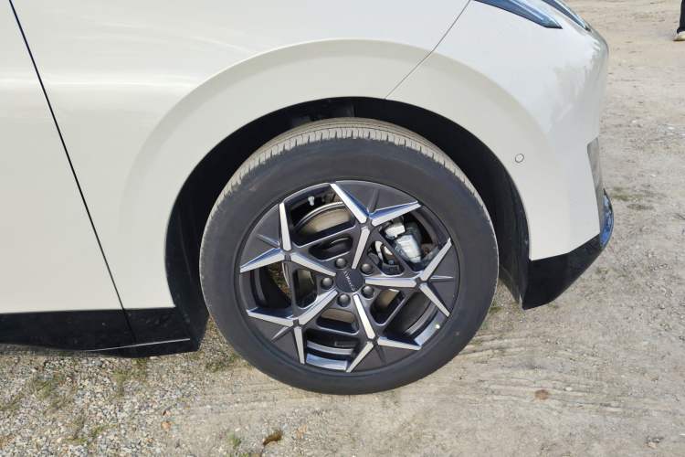 Used Lynk & Co Z20 2025 530 km Range Rear-Wheel Drive Max
