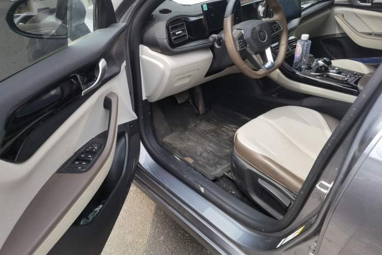 Used BYD Qin PLUS 2024 HONOR Edition DM-i 55KM Leading Model Driver Seat