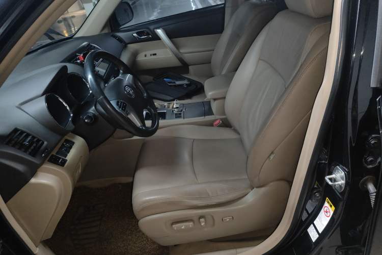 Used Toyota Highlander 2012 2.7L Two-Wheel Drive 5-Seater Sport Edition Left Front Seat