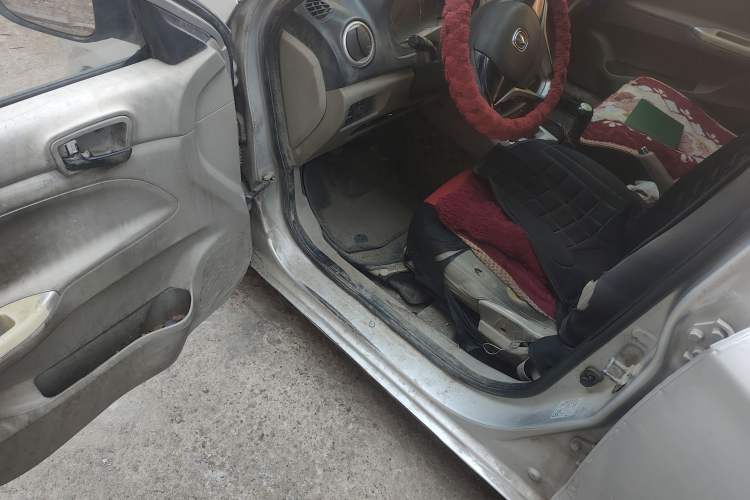 Used CHANGAN Alsvin V3 2012 1.3L Manual Comfort Version China IV Standard
