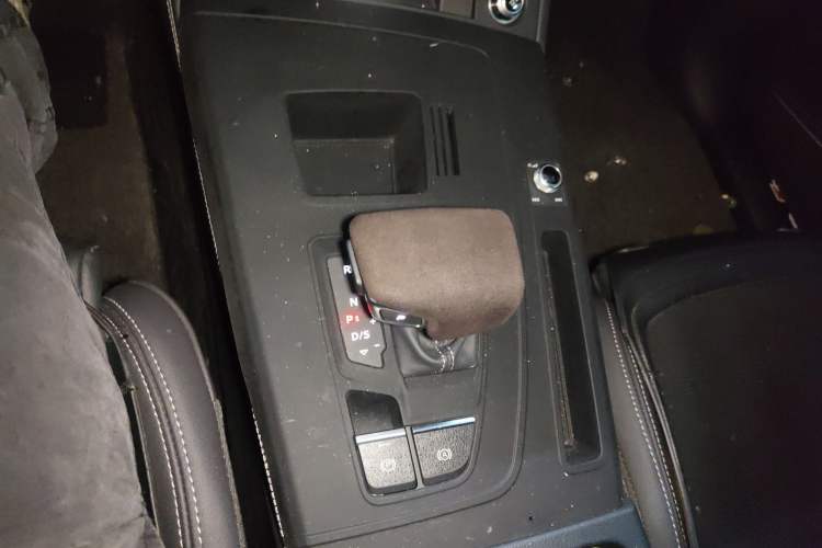 Used Audi Q5L 2024 45 TFSI Luxury Dynamic Model Gear Lever