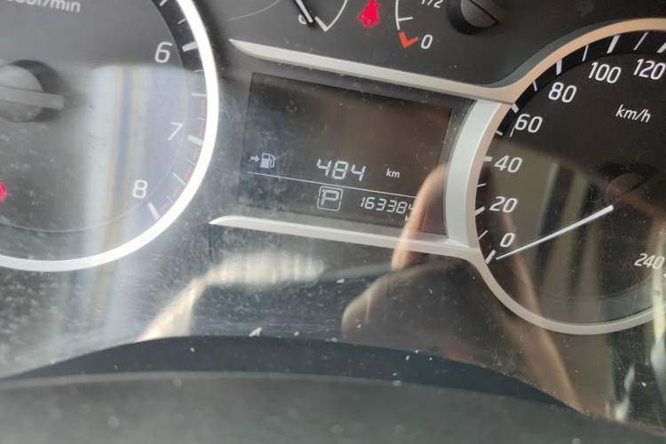 Used Nissan Lannia 2016 1.6L CVT Smart Cool Edition Odometer Close Up