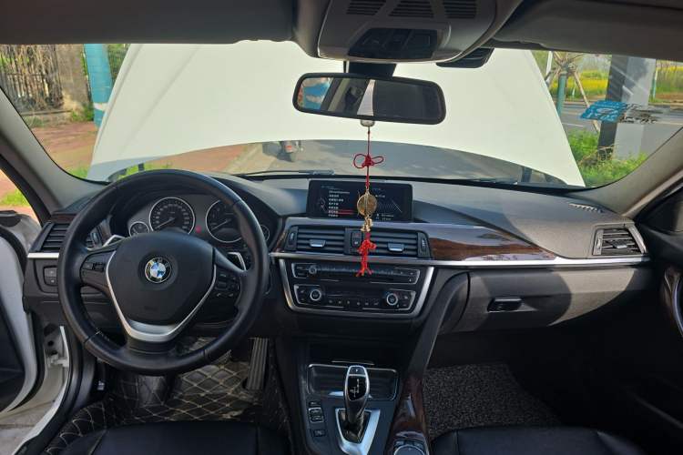 Used BMW 3 Series 2015 320Li Luxury Design Package
