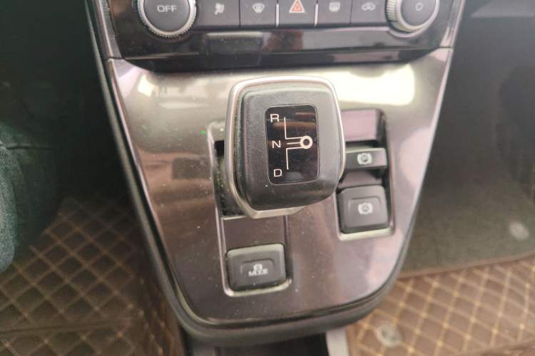 Used ORA iQ 2018 Smart Connectivity Model