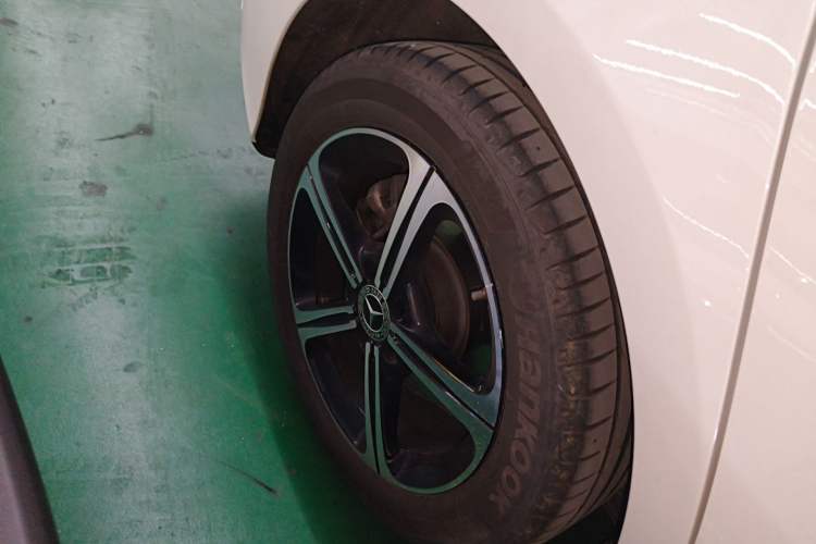 Used Mercedes-Benz A-Class 2022 Revised Version A 200 L Sport Sedan Fashionable Style Right Rear Wheel Hub