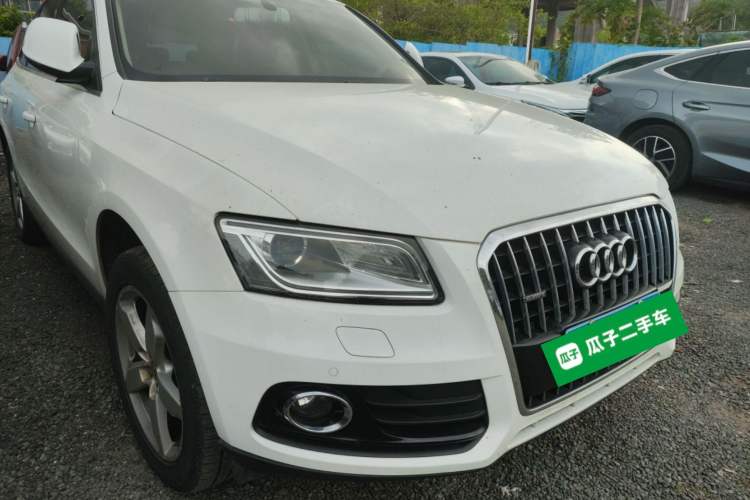 Used Audi Q5 2015 40 TFSI Comfort Model Front Right 45 Deg