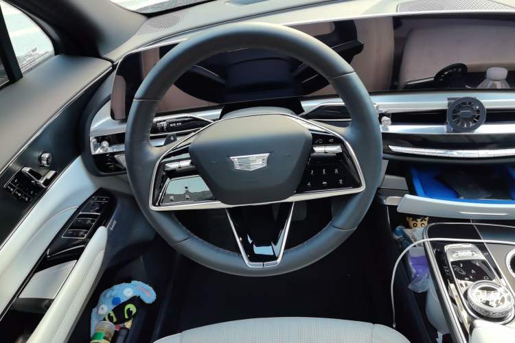 Used Cadillac LYRIQ 2024 Rear-Drive Standard Range Luxury Edition