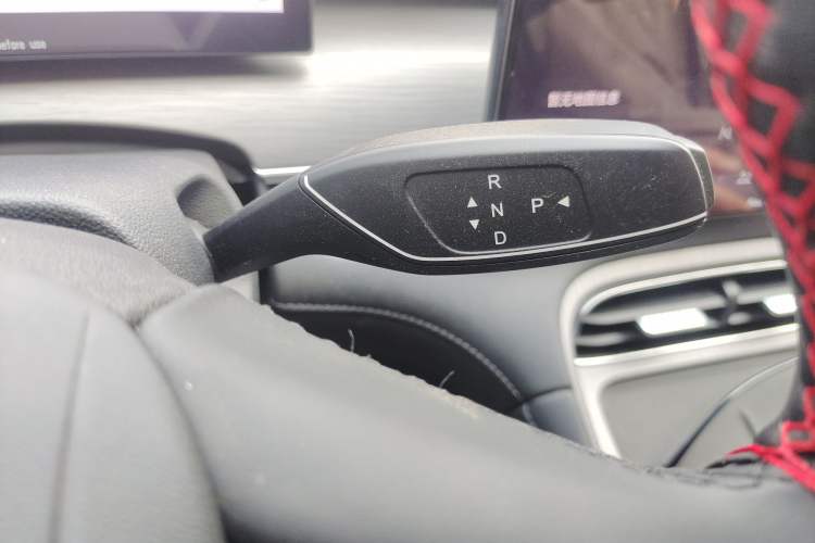 Used Chery Tiggo 8 PLUS 2025 290TGDI DCT Luxury 7-Seater Gear Lever