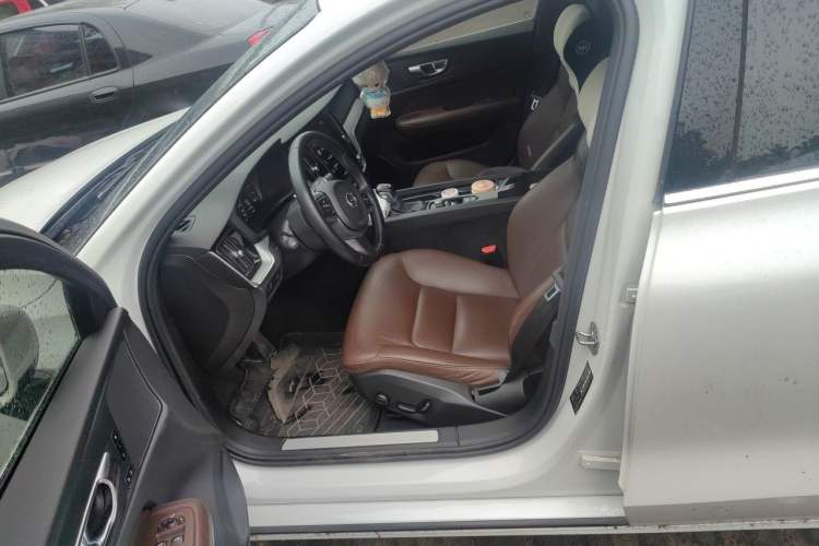 Used Volvo S60 2021 T4 Zhiyi Luxury Edition