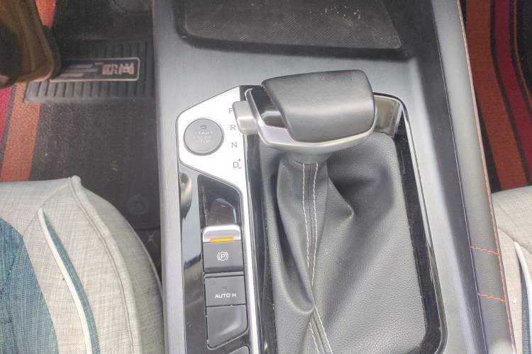 Used CHANGAN OSHAN X7 2021 1.5T Automatic Luxury Model Gear Lever