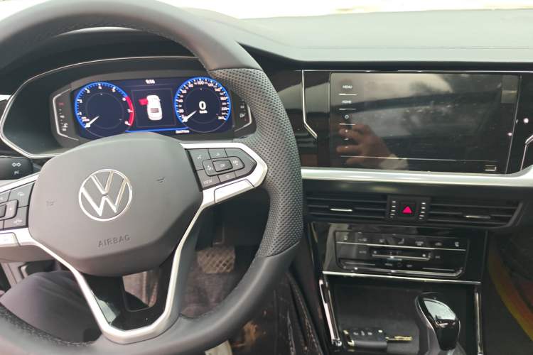 Used Volkswagen Passat 2025 Outstanding Model 330TSI Starry Elite Edition Center Console