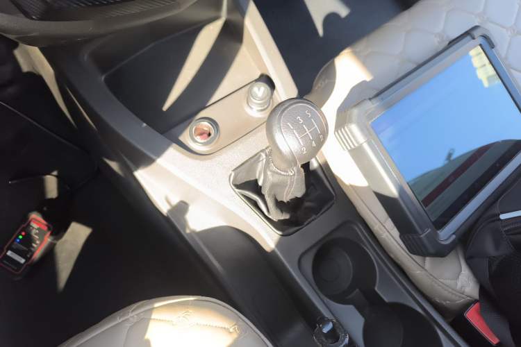 Used Wuling Hongguang 2020 1.2L S Base Model China VI LSI Gear Lever