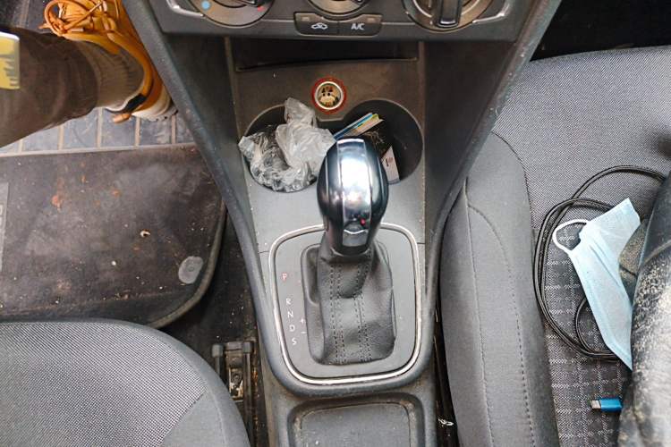 Used Volkswagen Polo 2014 1.4L Automatic Comfort Edition Gear Lever