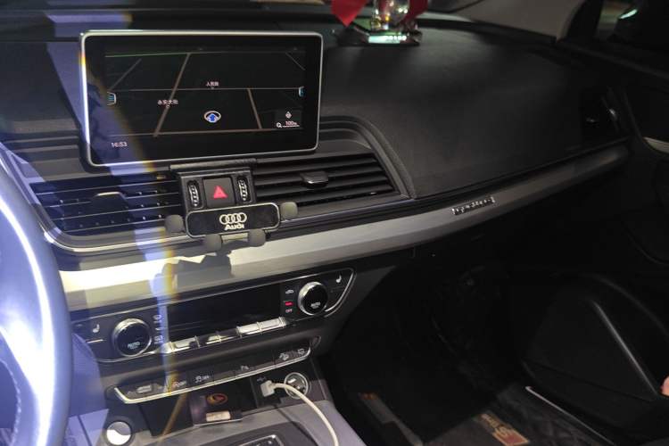 Used Audi Q5L 2020 Updated 40 TFSI Prestige Fashion Edition Audio And AC Panel