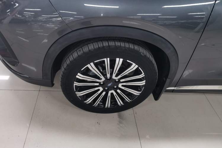 Used CHANGAN OSHAN X5 2021 1.5T DCT Prestige Edition Left Front Wheel Hub