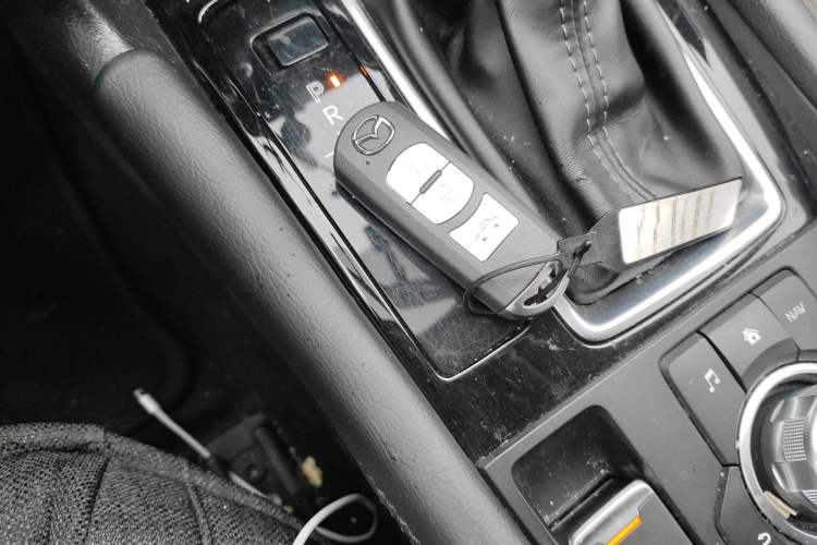 Used Mazda 3 Axela 2019 Cloud-Controlled Sedan 1.5L Automatic Luxury Model China VI Standard
