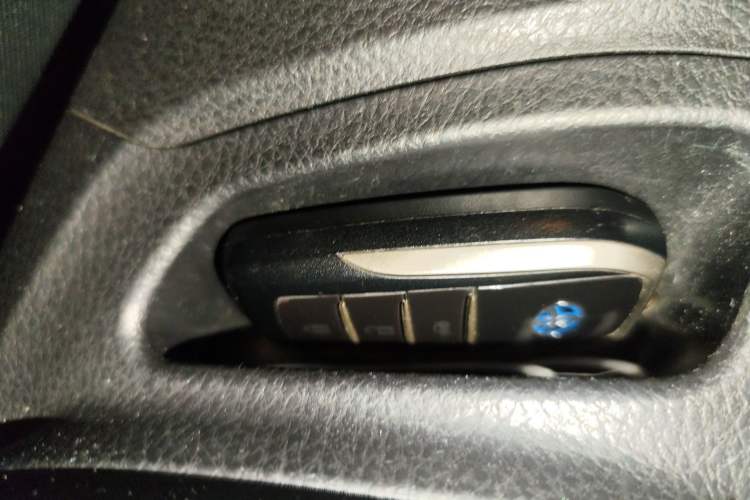 Used Toyota Corolla 2017 Revised Dual-Engine 1.8L E-CVT Leading Edition