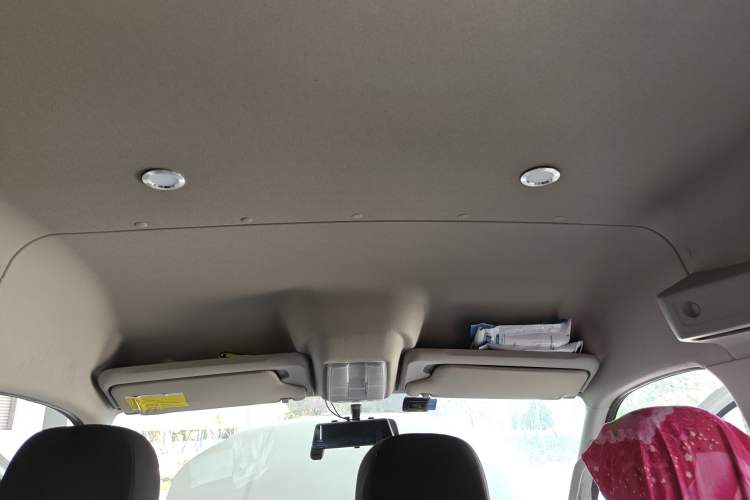 Used SAIC MAXUS Xintu V80 2021 2.0T AMT Classic Aoyuntong Short Wheelbase Mid-Roof 5/6-Seater
