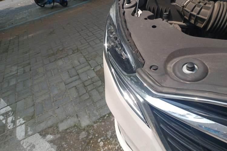 Used Buick GL8 2022 ES Landtrek 653T Flagship Model Right Front Headlight