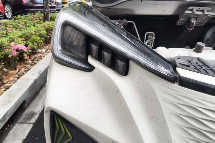 Used CHANGAN Benni E-Star 2022 Qingxin Edition Colorful Model Lithium Iron Phosphate Right Front Headlight