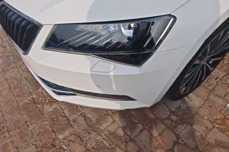 Used Skoda Superb 2016 TSI280 DSG Champion Edition Left Front Headlight