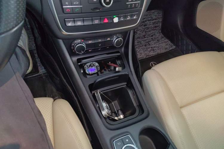 Used Mercedes-Benz GLA 2016 GLA 220 4MATIC Fashion Edition Gear Lever