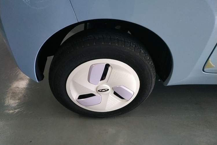 Used Chery QQ Ice Cream 2022 170km Sundae Phosphate Lithium-Ion