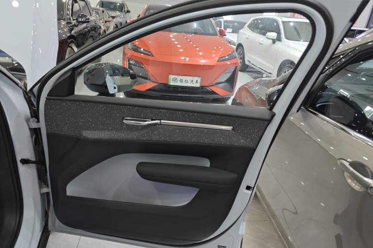 Used Volvo EX30 2025 Rear-Drive Long-Range Version Ultra
