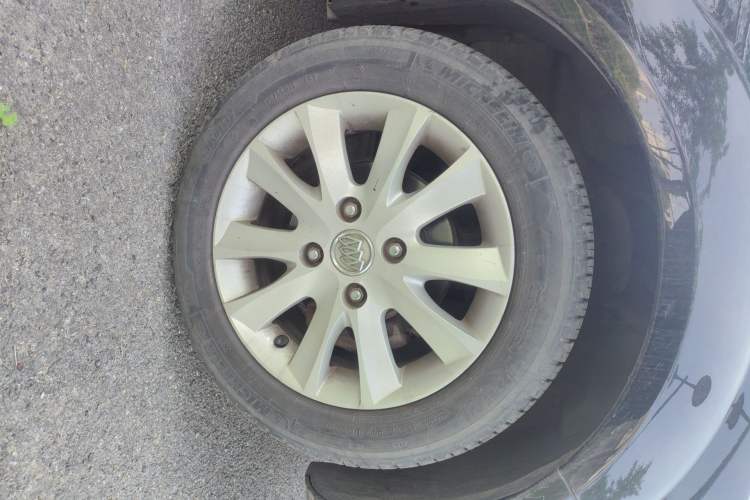 Used Buick Excelle 2011 1.6 LE-AT Right Front Wheel Hub