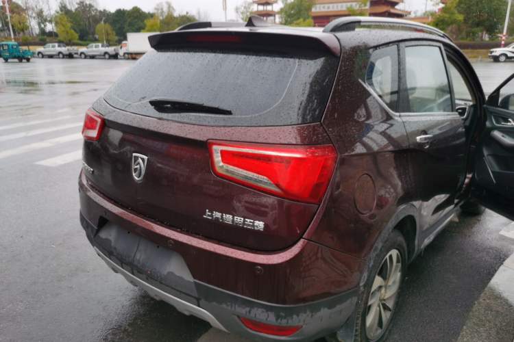 Used Baojun 560 2015 1.8L manual luxury version
