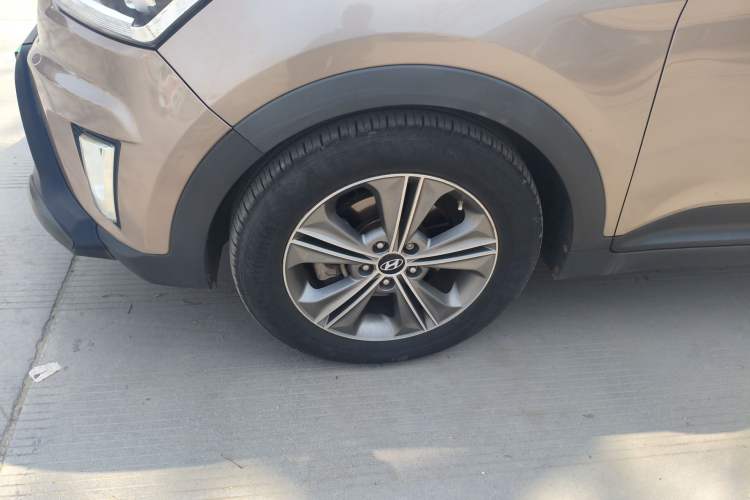 Used Hyundai ix25 2015 2.0L Automatic 4x4 Deluxe DLX Exterior 4