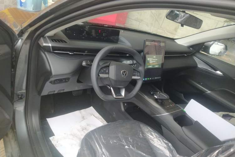 Used CHANGAN Eado 2025 Blue Whale 1.5T 500Bar Prestige Model
