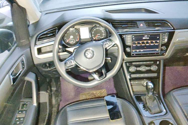 Used Volkswagen Touran 2018 Volkswagen Touran L 280TSI DSG Comfort Edition 7 Seats China V Emission Standard Steering Wheel