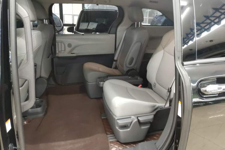 Used Toyota Granvia 2024 2.5L Hybrid Comfort Edition Interior 4