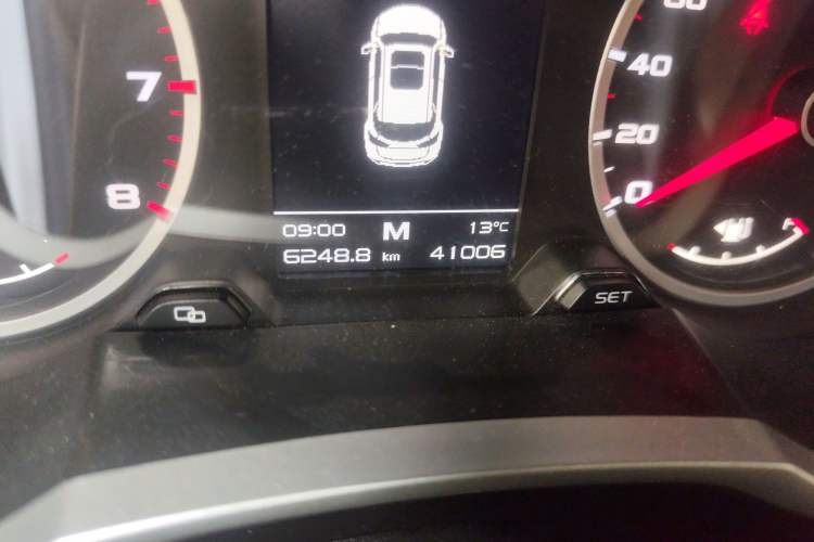 Used Geely Auto Emgrand X7 Sport 2016 2.0L Manual ZhiShang Version
