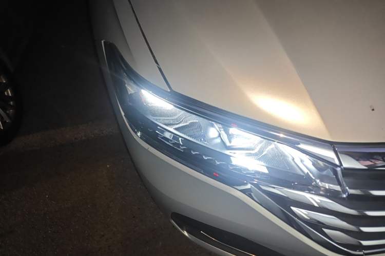 Used Volkswagen Viloran 2020 330TSI Luxury Edition Right Front Headlight