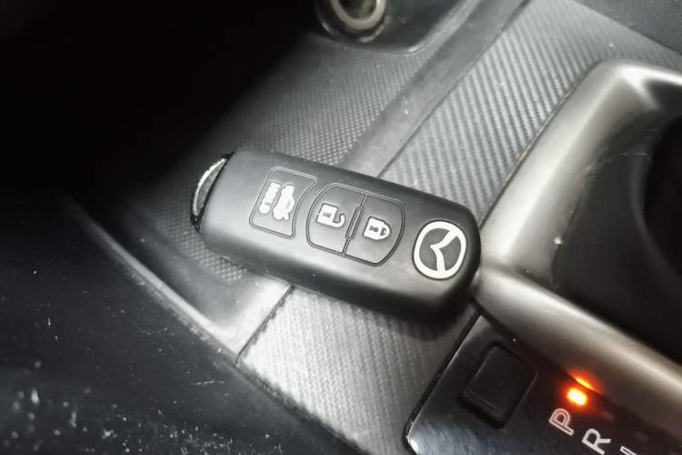 Used Mazda 3 Axela 2017 Sedan 1.5L Automatic Comfort Model Emission Standard China V Vehicle Key