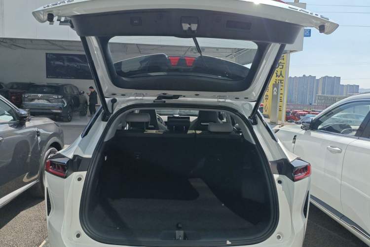 Used CHANGAN UNI-Z New Energy 2025 Model, Smart New Blue Whale 125km Ultra-Strong Version Trunk