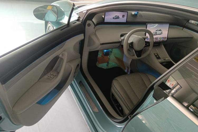 Used Hima Luxeed S7 2025 705 km Pro
