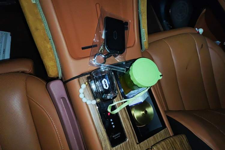 Used Hima AITO M7 2024 1.5T Intelligent Drive 4WD Ultra Version 5 Seats Gear Lever