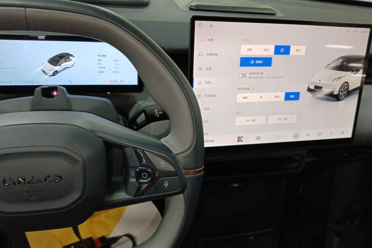 Used Lynk & Co Z20 2025 530 km Range Rear-Wheel Drive Max Gear Lever