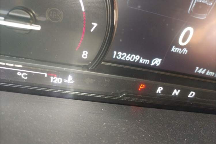 Used Lincoln Corsair 2020 2.0T Four-Wheel Drive Luxury Edition Odometer Close Up