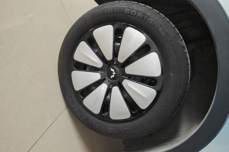 Used Wuling Bingo 2025 410 km Lingxi Deluxe Edition Right Rear Wheel Hub