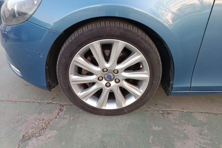 Used Volvo V40 2015 1.6T Zhiya Edition
