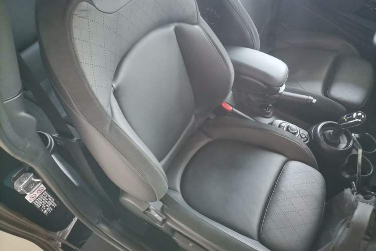 Used MINI 2023 Updated 2.0T COOPER S Artist Right Front Seat