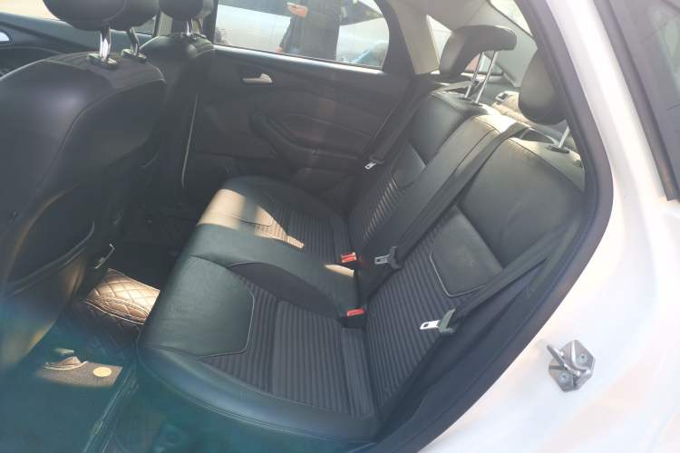 Used Ford Focus 2017 Sedan 1.6L Automatic Fashion Edition Smart Drive Version
