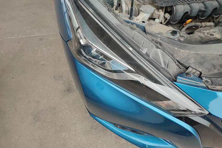 Used Nissan Lannia 2016 1.6L Manual Cool Edition Right Front Headlight