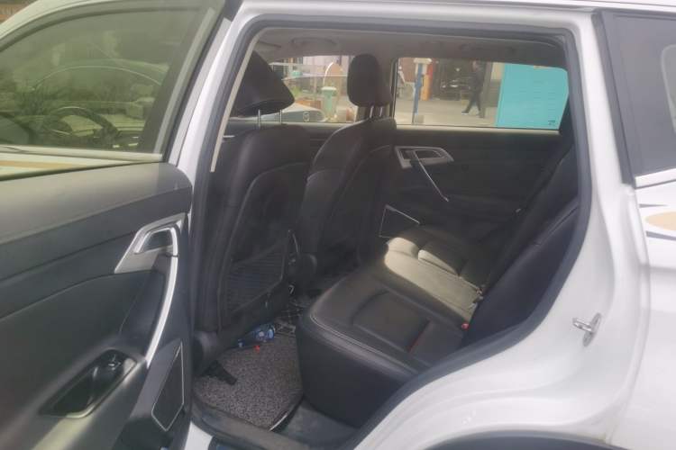 Used Geely Auto Emgrand X7 Sport 2018 1.8TD Automatic Two-Wheel Drive Smart 4G Connected Version Left Rear Seat