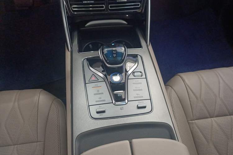 Used BYD Tang New Energy 2024 DM-i Glory Edition 112KM Prestige Model Gear Lever